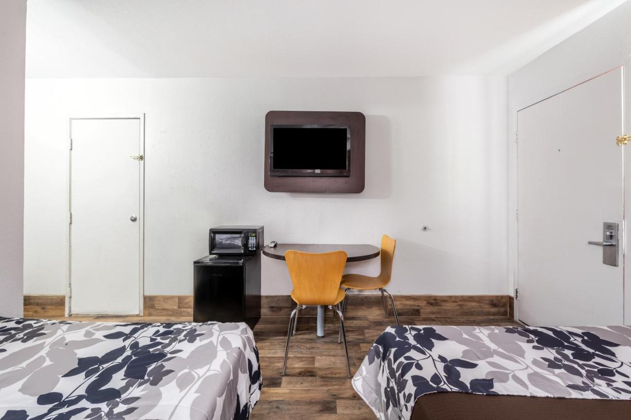 Rodeway Inn Пекос Екстер'єр фото